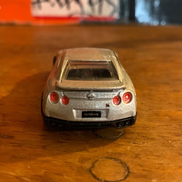 HOT WHEELS-Silver ‘2009 NISSAN GT-R’ Diecast Toy Car - Picture 5 of 7